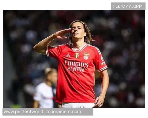 欧冠激战本菲卡与曼联鏖战至0比0补时进球瞬间点燃全场激情